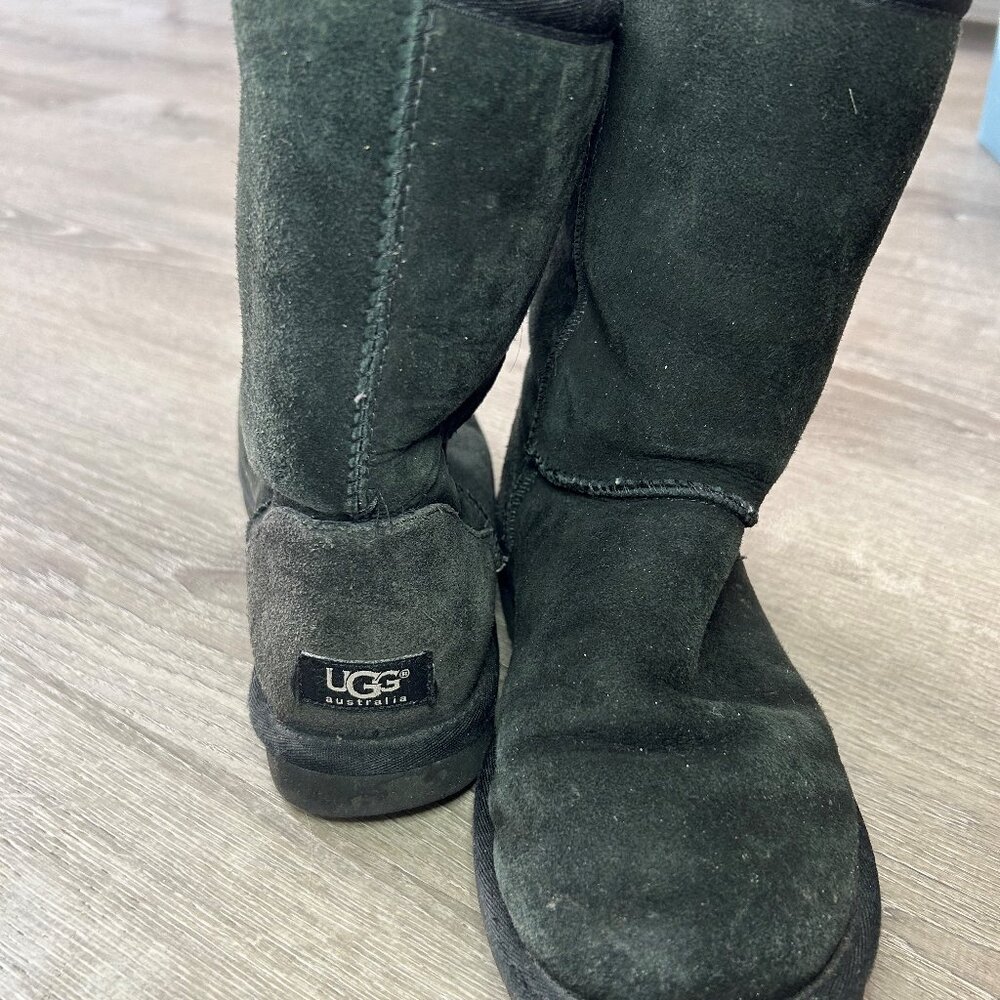 Blacks UGGs Classic Short